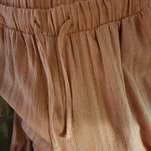 Splendid CORAL Textured Pants. Smoke FREE HOME